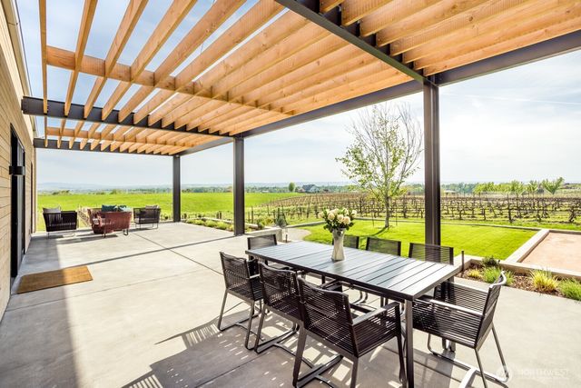 1721 J B George Road, Walla Walla, WA 99362