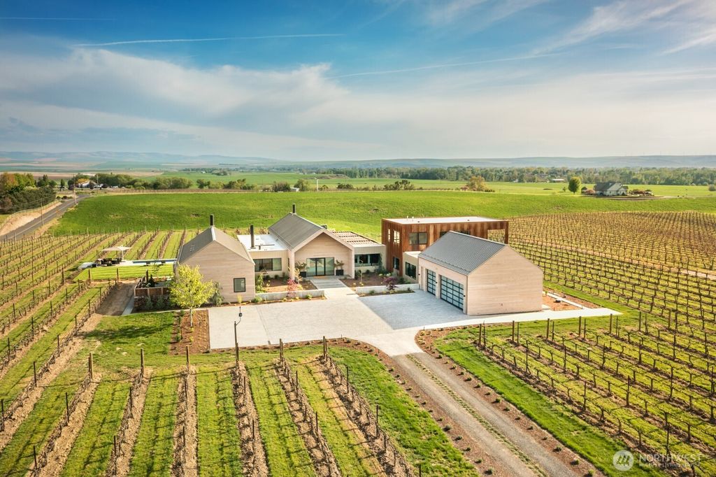 1721 J B George Road, Walla Walla, WA 99362