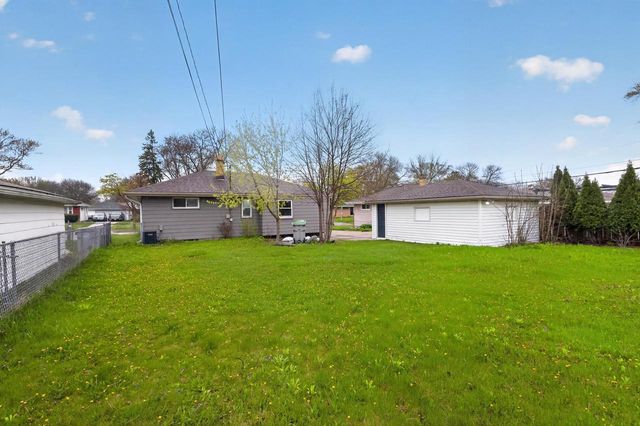 8815 Monrovia AVENUE, Milwaukee, WI 53225