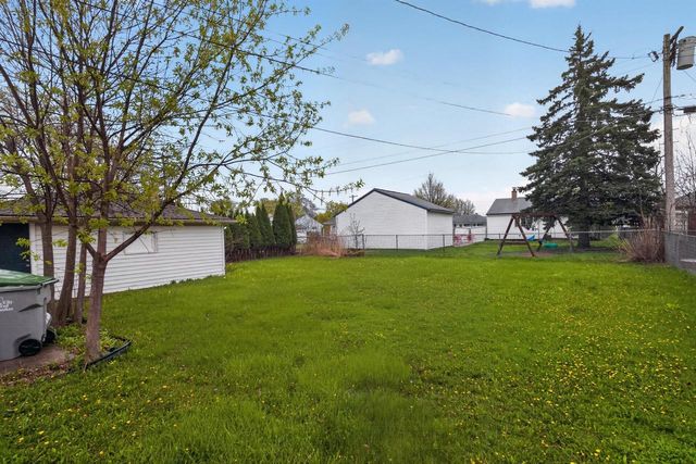 8815 Monrovia AVENUE, Milwaukee, WI 53225
