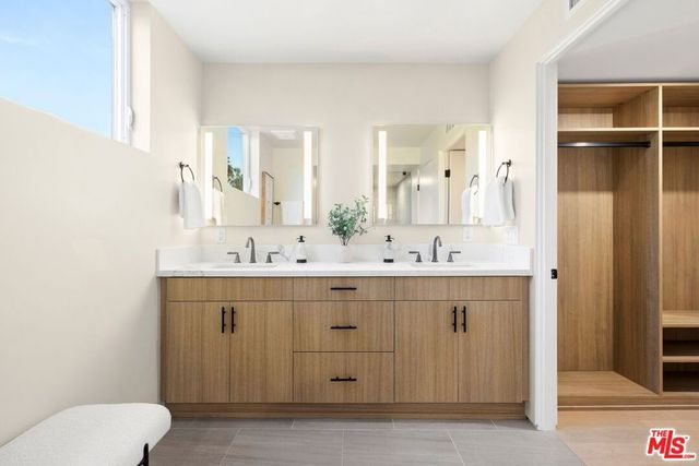 1011 N Ogden Drive 105, West Hollywood, CA 90046