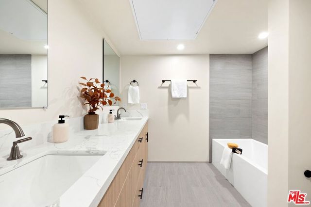 1011 N Ogden Drive 105, West Hollywood, CA 90046