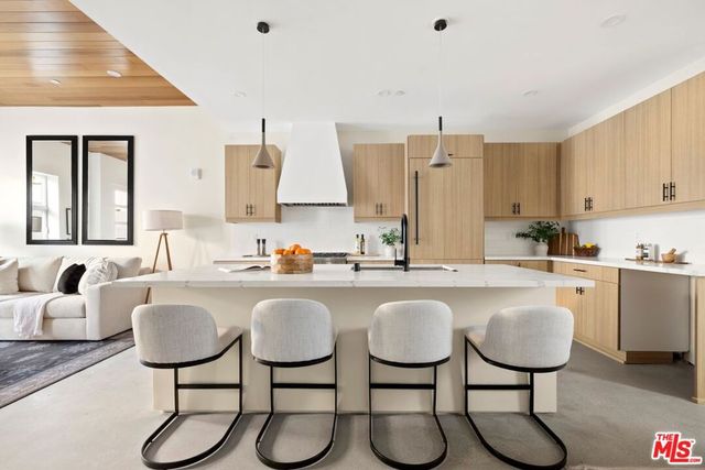 1011 N Ogden Drive 105, West Hollywood, CA 90046