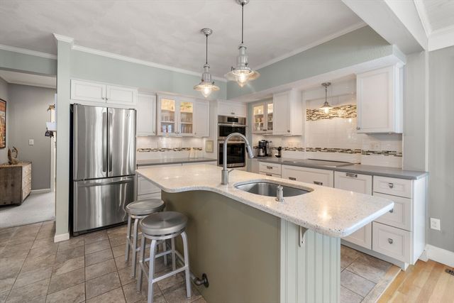 62 Oakland St Ext, Natick, MA 01760