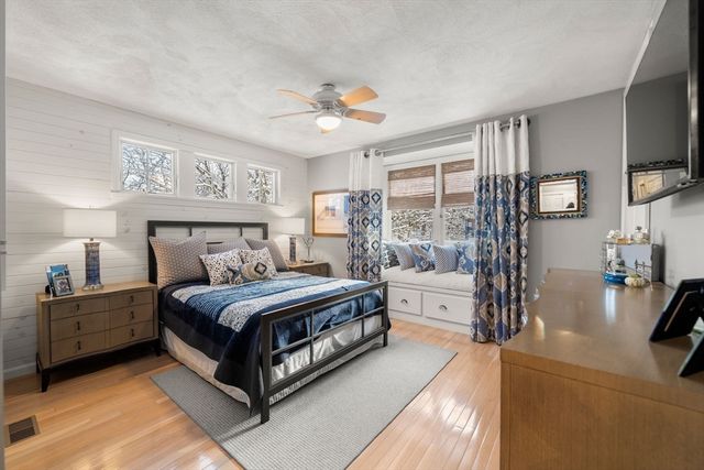 62 Oakland St Ext, Natick, MA 01760