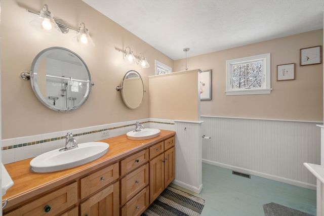 62 Oakland St Ext, Natick, MA 01760