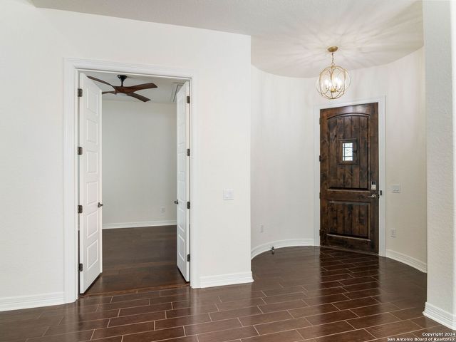 7222 BLUFF RUN, San Antonio, TX 78257