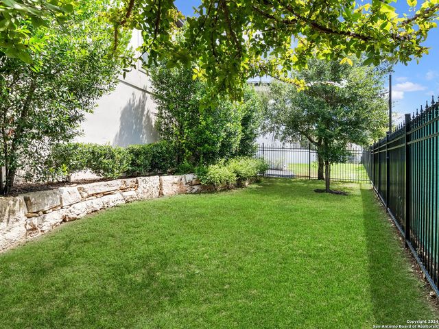 7222 BLUFF RUN, San Antonio, TX 78257