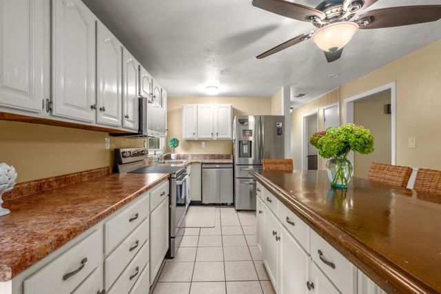 1 Woodland Drive, Merrimack, NH 03054