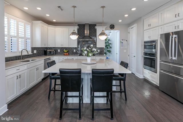 21 DOGLEG LN, Lawrenceville, NJ 08648