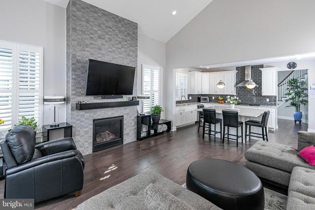 21 DOGLEG LN, Lawrenceville, NJ 08648