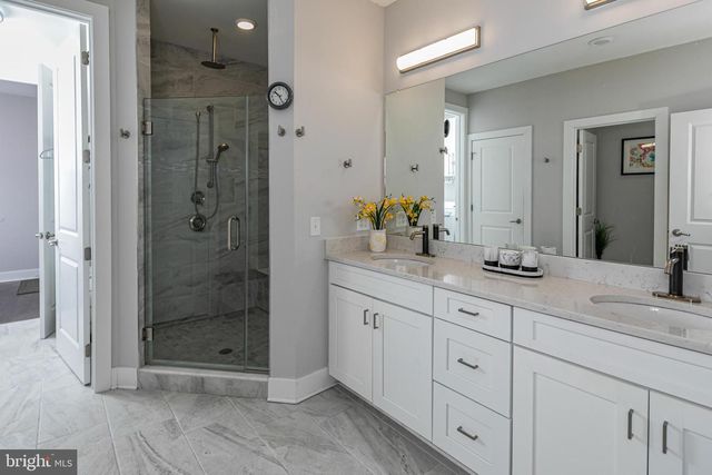 21 DOGLEG LN, Lawrenceville, NJ 08648