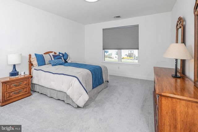 21 DOGLEG LN, Lawrenceville, NJ 08648