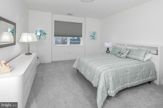 21 DOGLEG LN, Lawrenceville, NJ 08648