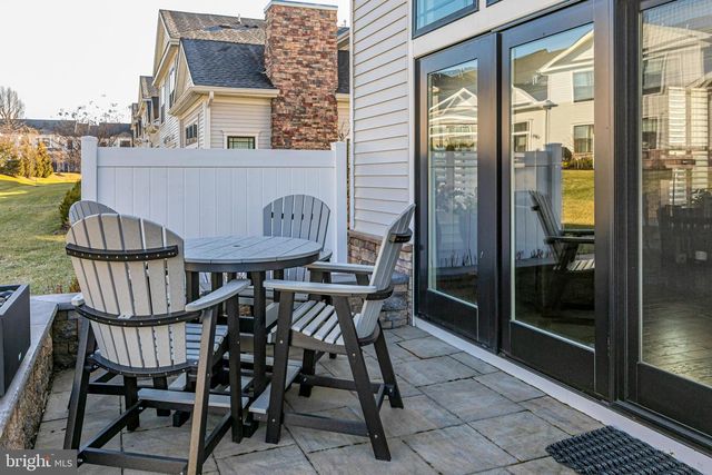 21 DOGLEG LN, Lawrenceville, NJ 08648