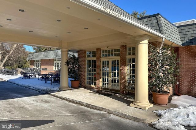 21 DOGLEG LN, Lawrenceville, NJ 08648