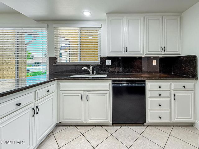 42203 Village 42, Camarillo, CA 93012