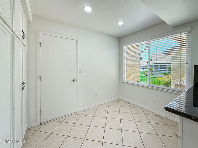 42203 Village 42, Camarillo, CA 93012