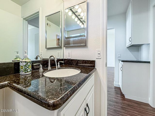 42203 Village 42, Camarillo, CA 93012