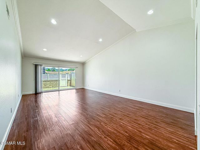 42203 Village 42, Camarillo, CA 93012