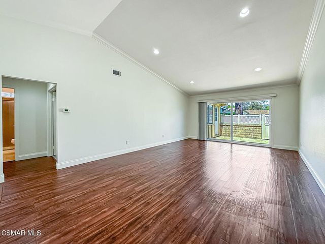 42203 Village 42, Camarillo, CA 93012
