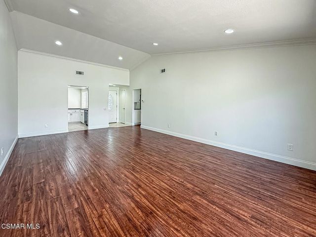 42203 Village 42, Camarillo, CA 93012