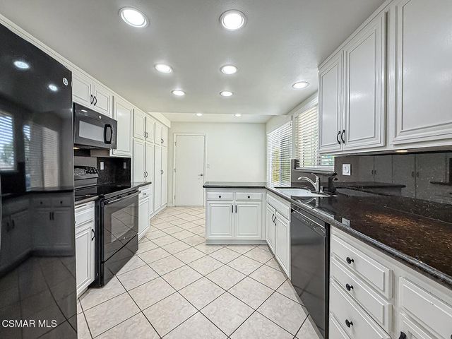 42203 Village 42, Camarillo, CA 93012