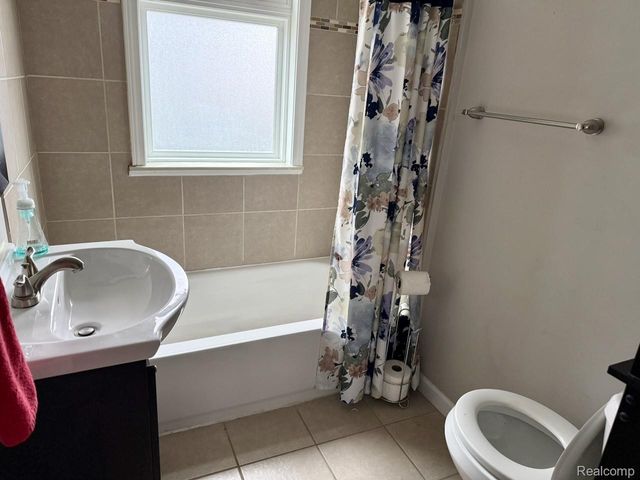 520 W Saratoga Street, Ferndale, MI 48220