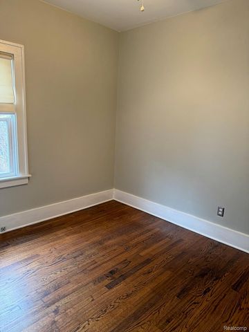 520 W Saratoga Street, Ferndale, MI 48220