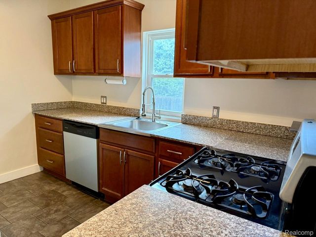 520 W Saratoga Street, Ferndale, MI 48220