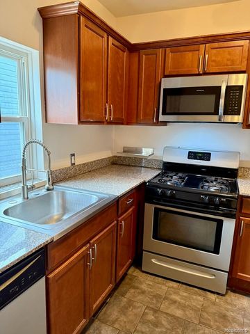 520 W Saratoga Street, Ferndale, MI 48220