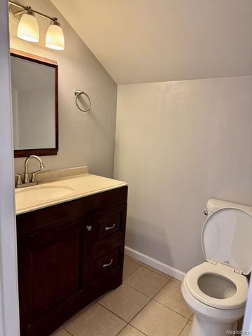 520 W Saratoga Street, Ferndale, MI 48220