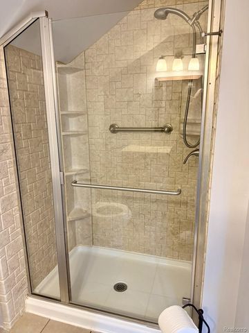 520 W Saratoga Street, Ferndale, MI 48220