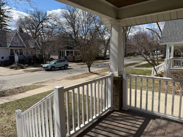 520 W Saratoga Street, Ferndale, MI 48220