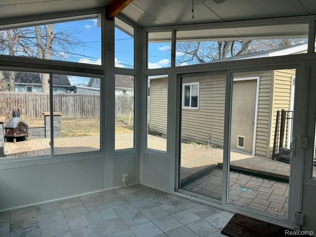 520 W Saratoga Street, Ferndale, MI 48220