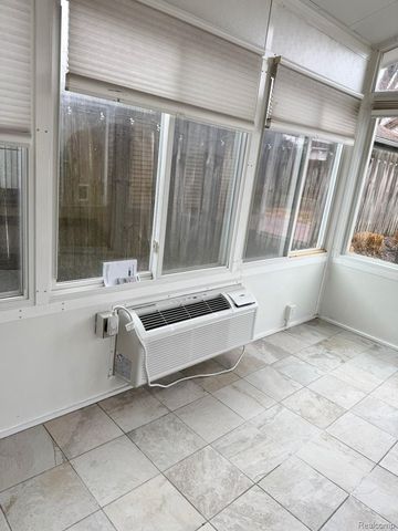 520 W Saratoga Street, Ferndale, MI 48220