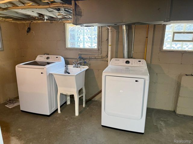 520 W Saratoga Street, Ferndale, MI 48220