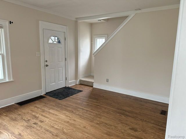 520 W Saratoga Street, Ferndale, MI 48220