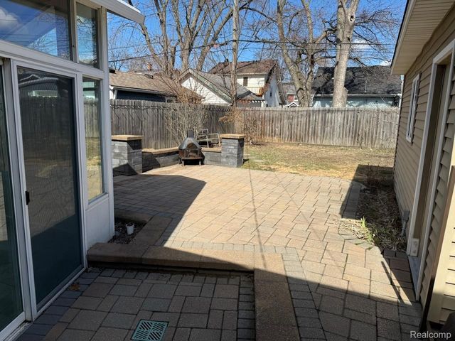 520 W Saratoga Street, Ferndale, MI 48220