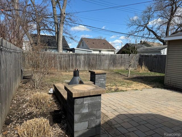 520 W Saratoga Street, Ferndale, MI 48220