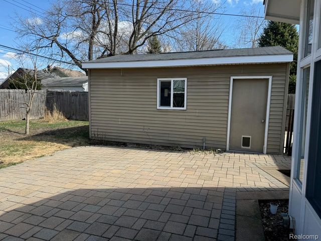 520 W Saratoga Street, Ferndale, MI 48220