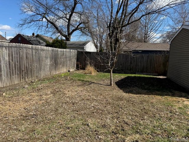 520 W Saratoga Street, Ferndale, MI 48220