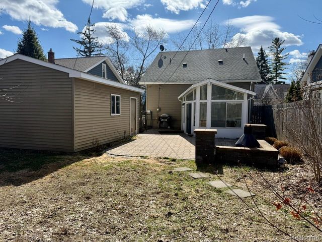 520 W Saratoga Street, Ferndale, MI 48220