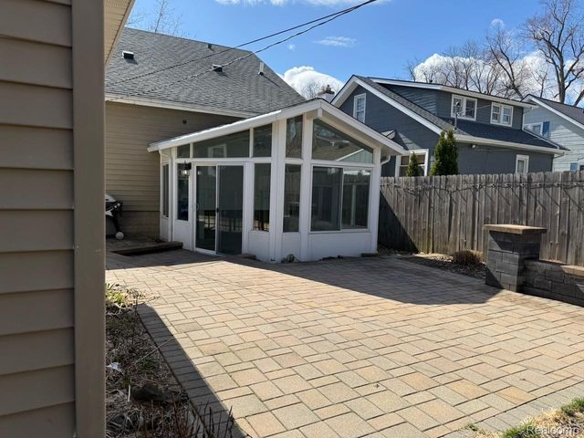 520 W Saratoga Street, Ferndale, MI 48220