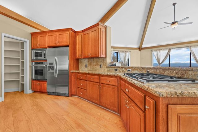 17505 Forest View Drive, Redding, CA 96003