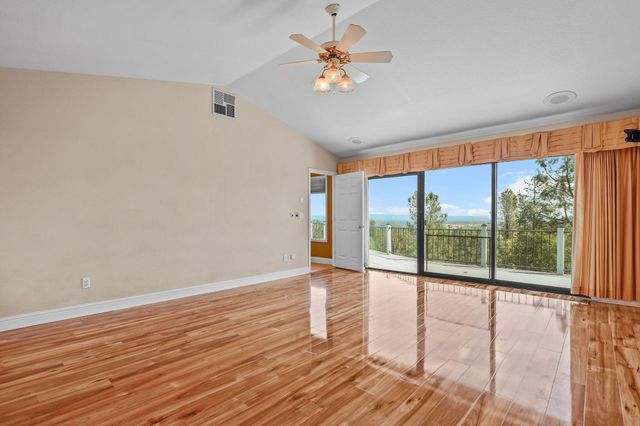 17505 Forest View Drive, Redding, CA 96003