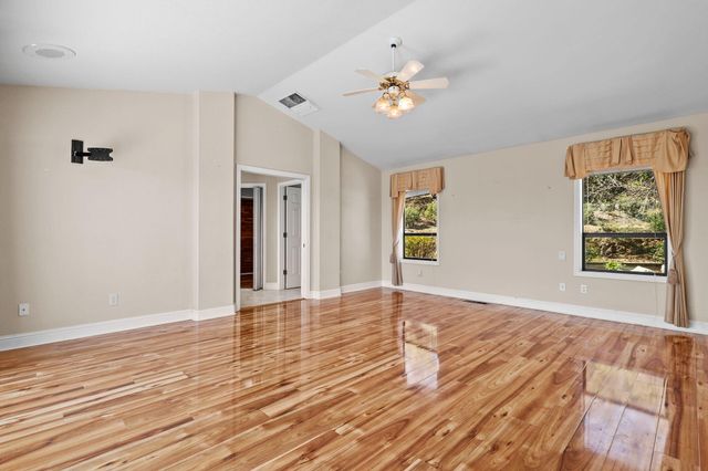 17505 Forest View Drive, Redding, CA 96003