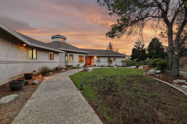 17505 Forest View Drive, Redding, CA 96003