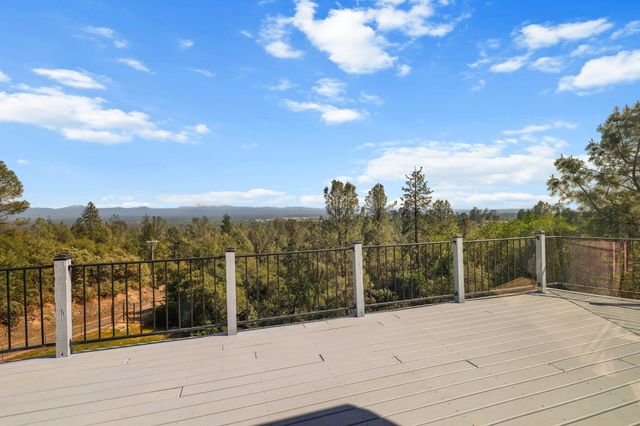 17505 Forest View Drive, Redding, CA 96003