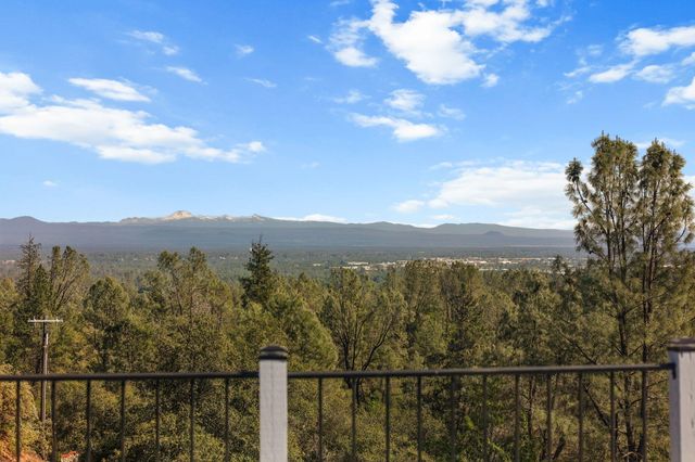 17505 Forest View Drive, Redding, CA 96003